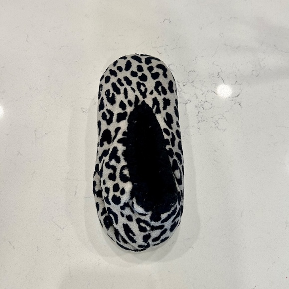 NWT Isaac Mizrahi Leopard Print Fleece Slipper Size L - Picture 5 of 5